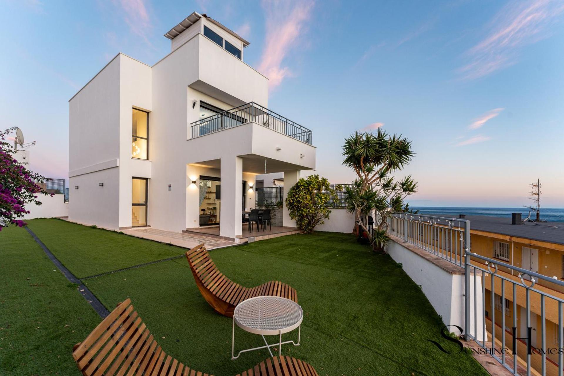 Luxury Townhouse With Rooftop Sauna & Jacuzzi *